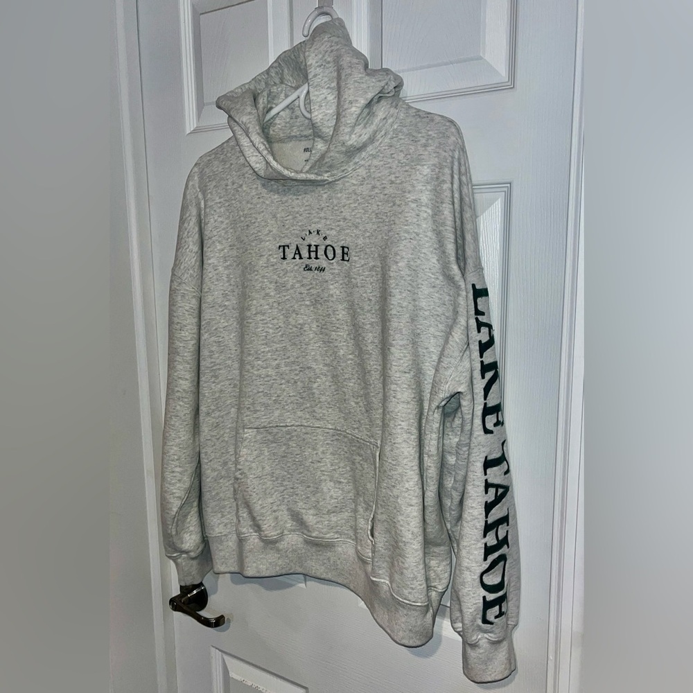 Hollister Light Gray Hoodie - Size Large L - worn a few times - Ex Condition 🌸
